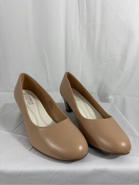 NWT Journee Collection Women’s Size 11 Nude Tan Low Block 2 Inch Heel Pumps